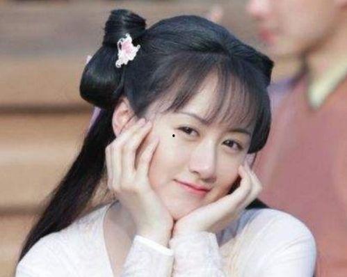 袁冰妍爆料订婚视频,浪漫订婚视频曝光,幸福时刻感动网友  第3张 袁冰妍爆料订婚视频,浪漫订婚视频曝光,幸福时刻感动网友  第3张