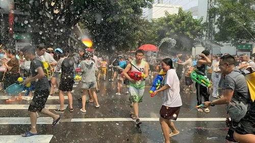 热点爆料云南泼水节视频,水花飞溅,欢乐无限  第3张 热点爆料云南泼水节视频,水花飞溅,欢乐无限  第3张