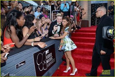 女明星红毯爆料图片视频,女明星惊艳亮相,揭秘幕后花絮与时尚对决