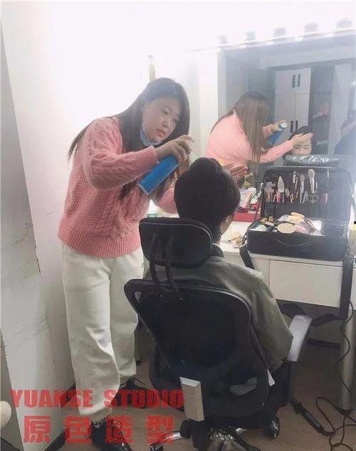 娱乐公司员工吃瓜现场,员工吃瓜现场揭秘幕后故事  第2张 娱乐公司员工吃瓜现场,员工吃瓜现场揭秘幕后故事  第2张